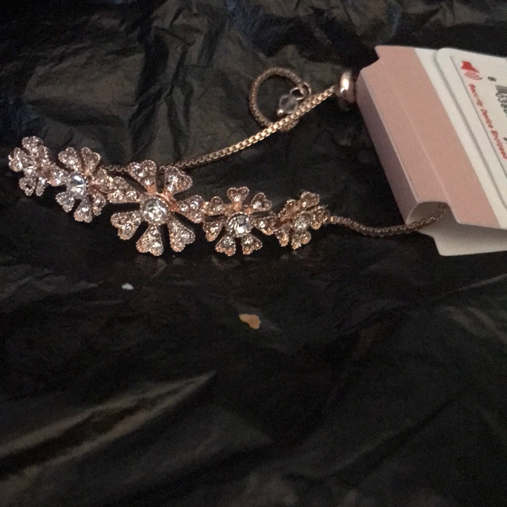 Lc Lauren Conrad Gold Flower Bracelet 10$